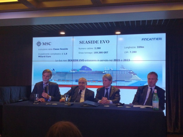 Graziano Delrio, ministre des transports italien auprès de l'équipe dirigrante de MSC Croisières et Fincantieri lors d'une conférence de presse aux chantiers navals - Photo TourMaG - RP