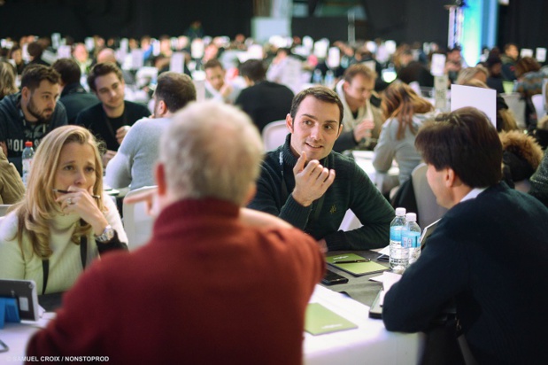 Ambiance business lors du dating Crédit : DR Ambiance business lors du dating Crédit : DR