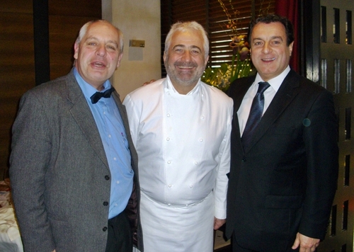 Dte à gche : Jean-Louis Roux, directeur commercial de l'Univers des voyages, Guy Savoy vice -président popotier et Franck Voragen vice-président tourisme. Dte à gche : Jean-Louis Roux, directeur commercial de l'Univers des voyages, Guy Savoy vice -président popotier et Franck Voragen vice-président tourisme.