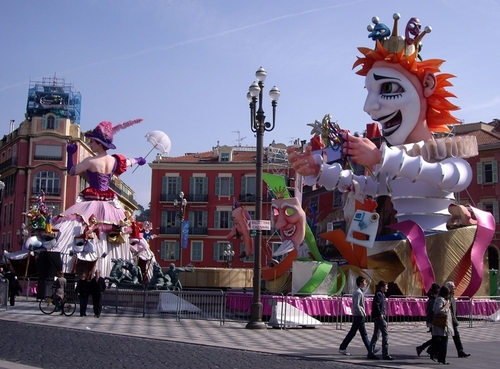 Côte d'Azur : le Carnaval est loin d'être une mascarade...