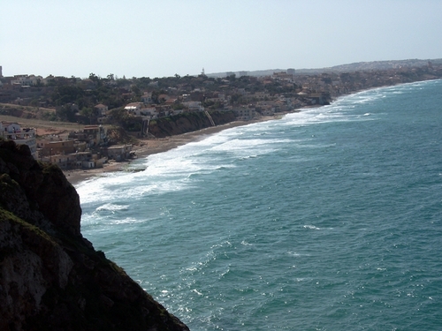 La côte dans la région d'Oran offre des paysages sauvages et saisissants