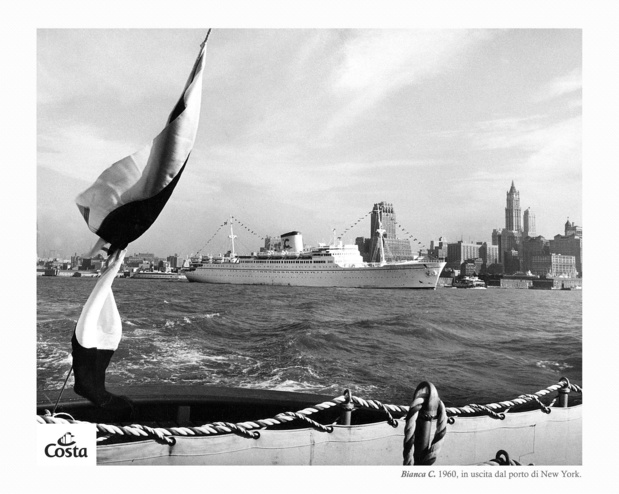 En 1960 le Bianca quitte le port de New York. Collection Costa.
