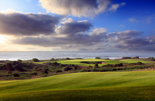 Le golf connait un franc succès et draine une clientèle étrangère séduite par la nouveauté et le bord de mer, façon « links » écossais.
