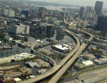 Les touristes, qui sont encore à New Orleans, vont être progressivement évacués vers des zones sécurisées, s’ils ne l’ont pas déjà été. Les touristes, qui sont encore à New Orleans, vont être progressivement évacués vers des zones sécurisées, s’ils ne l’ont pas déjà été.