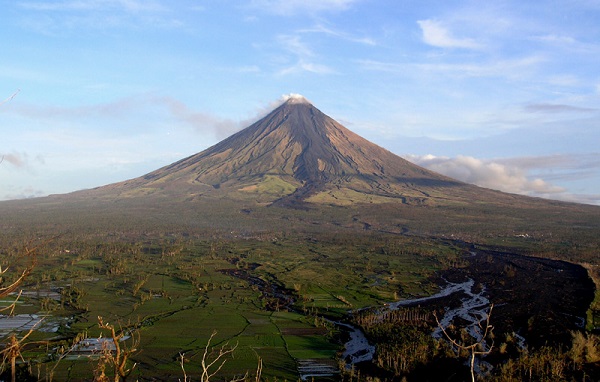 Volcan Mayon - Crédit photo : Wikimedia, Thomas Tam Volcan Mayon - Crédit photo : Wikimedia, Thomas Tam