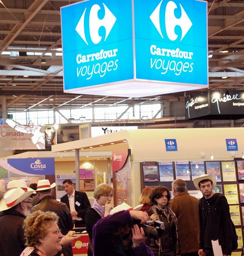 Au centre du salon, Carrefour Voyages dispose d’un des plus grands espaces (avec la Chine). Il réunit une douzaine de TO références. Ici, on est là pour vendre ! Au centre du salon, Carrefour Voyages dispose d’un des plus grands espaces (avec la Chine). Il réunit une douzaine de TO références. Ici, on est là pour vendre !