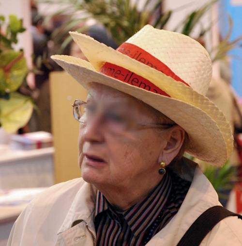 À 12h00, près d’une personne sur quatre arpentait les allées coiffée d’un chapeau aux couleurs de la destination À 12h00, près d’une personne sur quatre arpentait les allées coiffée d’un chapeau aux couleurs de la destination