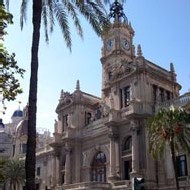 Actuellement en construction, cet hôtel de 136 chambres ouvrira ses portes en Juillet 2006 - au moment même ou la ville de Valence accueillera l'America's Cup.