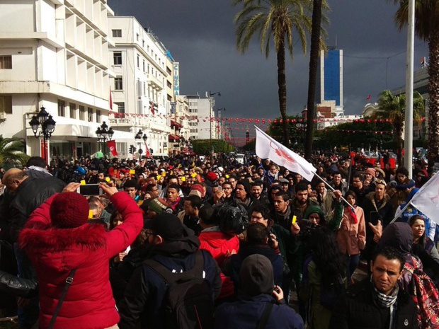 La jeunesse tunisienne veut goûter aux fruits des chamboulements ayant touché le pays - Crédit photo : Tim Vinchon compte Twitter @timvinchon