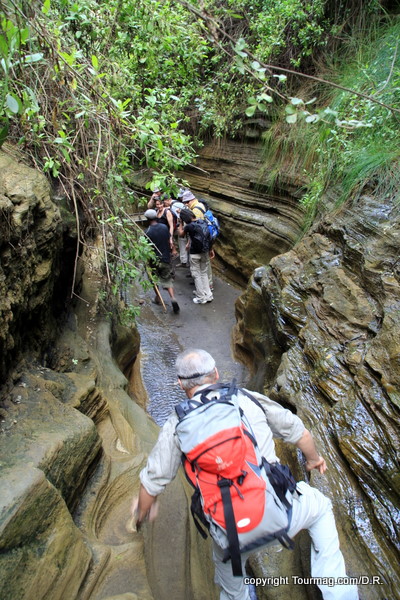 Hormis quelques franchissements un peu délicats qui demandent une bonne condition physique, la balade ne présente pas de difficultés particulières même si elle est à réserver aux jeunes seniors sportifs Hormis quelques franchissements un peu délicats qui demandent une bonne condition physique, la balade ne présente pas de difficultés particulières même si elle est à réserver aux jeunes seniors sportifs