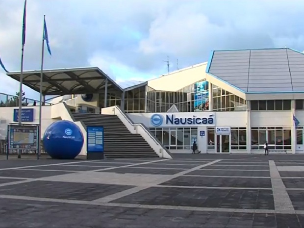 Entrée du centre national de la mer Nausicaa à Boulogne-sur-Mer - photo wikicommons Fraizzz