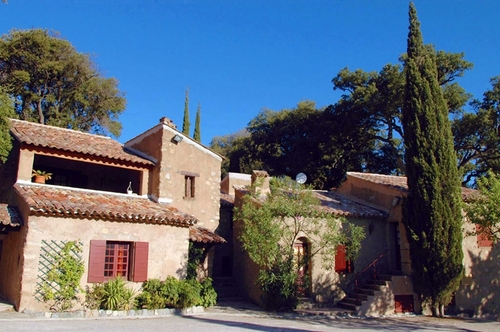 Hameau du Reverdi : 1ère pierre de la stratégie Mer de Villages Club à St Tropez Hameau du Reverdi : 1ère pierre de la stratégie Mer de Villages Club à St Tropez