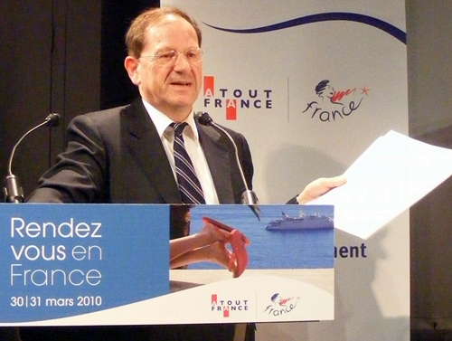 Hervé Novelli : « Il devient nécessaire d’innover et de rénover notre offre ! » Hervé Novelli : « Il devient nécessaire d’innover et de rénover notre offre ! »