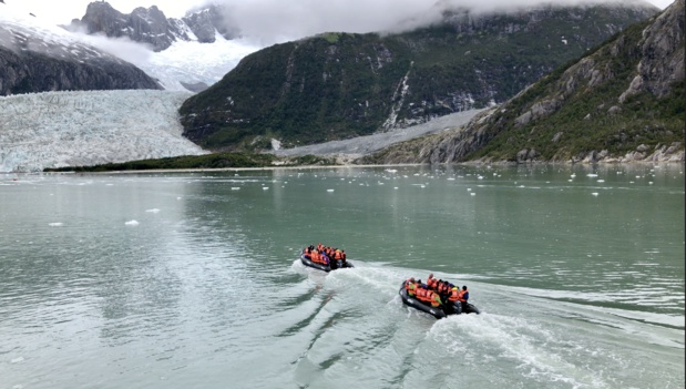 II. "Ventus Australis" : des hommes, des glaciers et des manchots du bout du monde