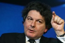 Cette taxe de solidarité pourrait rapporter jusqu'à 10 milliards d'euros par an, et les modalités de gestion des fonds récoltés sont encore à régler, selon Thierry Breton. Cette taxe de solidarité pourrait rapporter jusqu'à 10 milliards d'euros par an, et les modalités de gestion des fonds récoltés sont encore à régler, selon Thierry Breton.