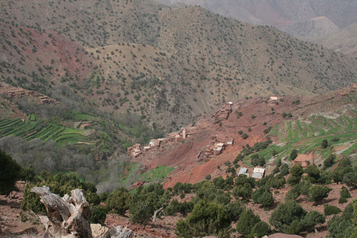 Ce sont des villages du massif de Toubkal, comme ici dans la vallée d' Oussertek, que Planète Maroc vous emméne découvrir