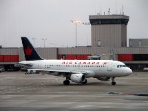 Les résidents canadiens peuvent se procurer le Passeport Amérique du Nord illimitée d’Air Canada exclusivement en ligne à  [aircanada.com ]url:http://www.aircanada.com et par l’entremise d’un agent de voyages.