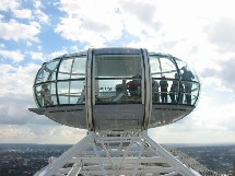 A Singapour, chaque nacelle de l'engin pourra accueillir 28 personnes (contre 25 à Londres).