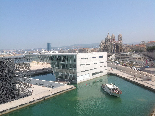 La Villa Méditerranée à droite à côté du MUCEM - DR JdL