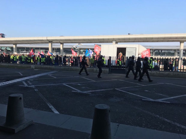 Manifestation du personnel d'Air France à l'aéroport Paris-Charles de Gaulle ce jeudi 22 février 2018 - Photo DG