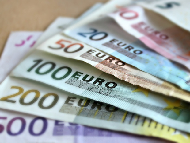 Selon les informations de l'oncle Dom, plus de 3 millions d’euros trainent encore (ou se sont déjà envolés) de leur caisse - photo libre de droit creative commons Selon les informations de l'oncle Dom, plus de 3 millions d’euros trainent encore (ou se sont déjà envolés) de leur caisse - photo libre de droit creative commons
