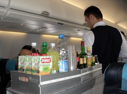 La surprise du chef arrive : une sélection de boissons conséquente est également de la partie (alcools, vins bières, sorts drinks et boissons chaudes) et, vous ne le croirez pas... gratuitement ! La surprise du chef arrive : une sélection de boissons conséquente est également de la partie (alcools, vins bières, sorts drinks et boissons chaudes) et, vous ne le croirez pas... gratuitement !