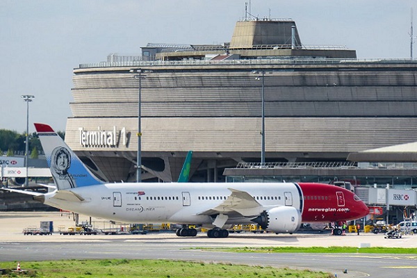 "Nous voulons une autorité de surveillance indépendante, avec des pouvoirs élargies pour surveiller les décisions de l'investisseur "selon Jean-Pierre Sauvage du BAR - Crédit photo : compte Twitter @GroupeADP "Nous voulons une autorité de surveillance indépendante, avec des pouvoirs élargies pour surveiller les décisions de l'investisseur "selon Jean-Pierre Sauvage du BAR - Crédit photo : compte Twitter @GroupeADP