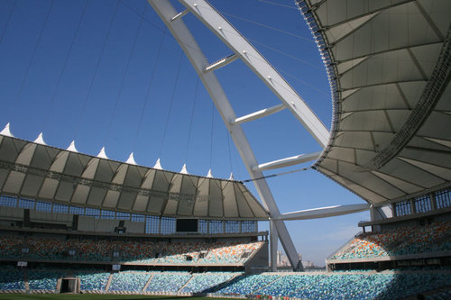 Le magnifique nouveau stade de Durban, avec son arche impressionnante sur laquelle circule un funiculaire. Photo JB