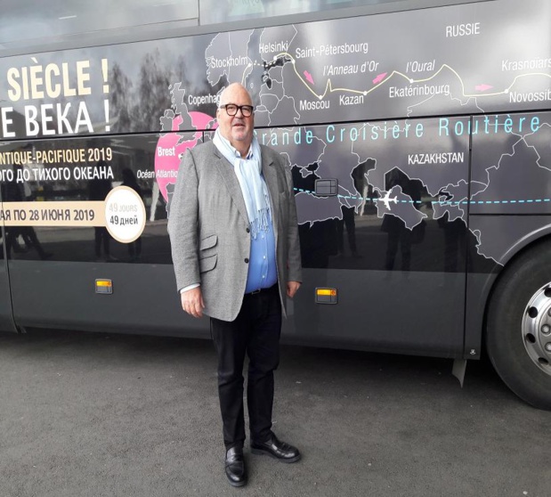 Au Salon Mondial du Tourisme à Paris, sous les projecteurs, Michel Salaün et son « Royal Firs » qui partira  de Brest pour Vladivostok le 11 mai 2019. Photo MS.