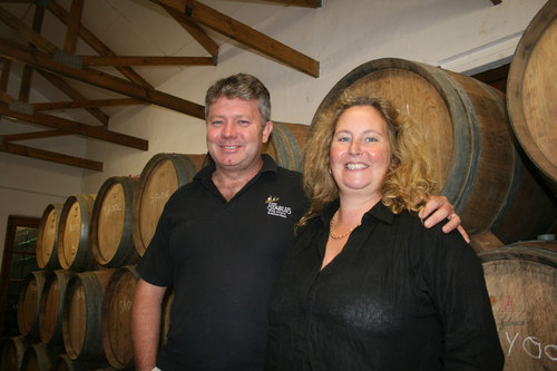 T. et J. Van Nickerk étaient présents à Indaba mais c'est dans leur cave de Stables Wine prés de Nottingham Road qu'ils ont reçu les représentants des médias - Photo JB T. et J. Van Nickerk étaient présents à Indaba mais c'est dans leur cave de Stables Wine prés de Nottingham Road qu'ils ont reçu les représentants des médias - Photo JB