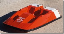 Dans les engins nautiques à pédales, nous avons ici le pédalo®ixa®. Mais il y a aussi des pédalo®pagaies, des pédalo®canoés, des pédalo®kayaks et des pédalo®gilets... Dans les engins nautiques à pédales, nous avons ici le pédalo®ixa®. Mais il y a aussi des pédalo®pagaies, des pédalo®canoés, des pédalo®kayaks et des pédalo®gilets...