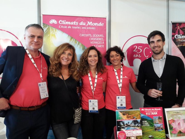 L’équipe de Climats du Monde fête ses 25 ans au DITEX de Marseille. De gauche à droite, Christophe Fougarolle, commercial Sud-Est, Christine Crispin, PDG, Olivia Calvin, directrice commerciale, Gin Bouilme, directrice des opérations et Charly Melkonian, directeur des ventes. Photo MS.