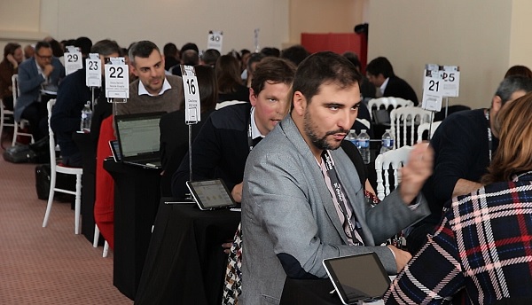 Le speed-dating est le moment phare de ce rendez-vous les prestataires ont 7 minutes pour convaincre les décideurs - Crédit photo : Romain Pommier