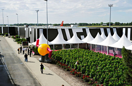 Aéroport de Bordeaux : inauguration de l'aérogare low cost ''billi''