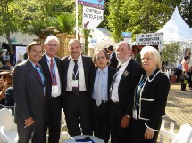 de gauche à droite - Gilles Berl Directeur de l'Alliance T ;Gérard Letailleur, Directeur  de Selectour ; P. Grando (DG Amadeus) ;J. Robert Reznik Président de l'Alliance T ;  JM Mariani (PDG Amadeus) ; Martine Granier Directeur Général Selectour Voya