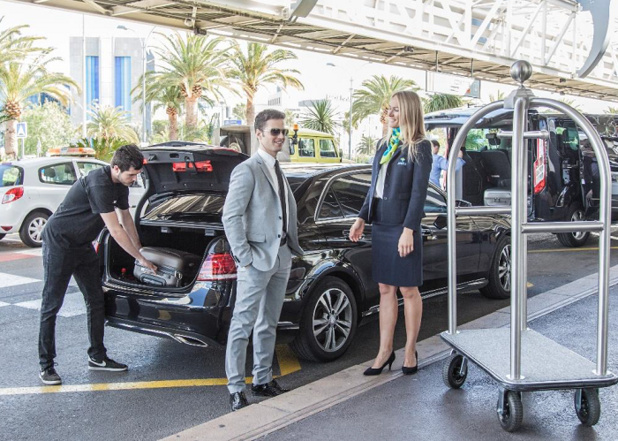 Les «accueils VIP» proposent, à l'arrivée comme au départ, des "assistants personnels" multilingues - DR Les «accueils VIP» proposent, à l'arrivée comme au départ, des "assistants personnels" multilingues - DR