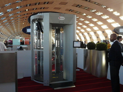 Le scanner corporel a été lancé en février 2010, à l'aéroport de Roissy Charle-de-Gaulle