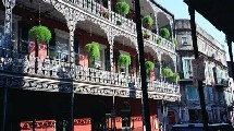 le Vieux Carré (French Quarter), son quartier historique de renommée mondiale, est resté pratiquement intact.