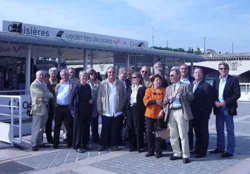 Quelques seniors du tourisme s'apprêtent  à partir en croisière. On reconnaît notamment  Paule Bueno-Klein, Hervé Deville, Jean-Luc Picquerey, Michel Messager, Floréal Gavalda, Gérard Goy, Jean Perrin, Alex Benzaquen...