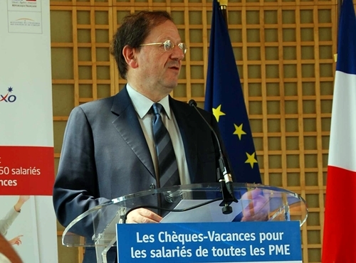 Les Chèques-Vacances concernent 3,3 millions de bénéficiaires pour un volume d’émission de 1,3 milliard d’euros (soit 400 € par salarié). Une manne qui profite, en bout de chaîne, aux 160.000 professionnels français du tourisme. Les Chèques-Vacances concernent 3,3 millions de bénéficiaires pour un volume d’émission de 1,3 milliard d’euros (soit 400 € par salarié). Une manne qui profite, en bout de chaîne, aux 160.000 professionnels français du tourisme.