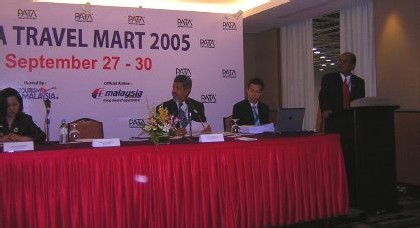 le Dr Dato Kammaruddin Siarraf, directeur général du tourisme de Malaisie (2e gche) le Dr Dato Kammaruddin Siarraf, directeur général du tourisme de Malaisie (2e gche)