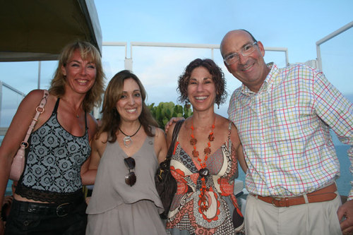 Olivier Besnard, Directeur commercial de Corsairfly, Sandrine Guillemin, Directrice de la communication, entourant Suzie Sponder, Directrice des relations Presse au Greater Miami Convention et Visitors Bureau, et d'Isabel Gracia, Directrice commerciale de Olivier Besnard, Directeur commercial de Corsairfly, Sandrine Guillemin, Directrice de la communication, entourant Suzie Sponder, Directrice des relations Presse au Greater Miami Convention et Visitors Bureau, et d'Isabel Gracia, Directrice commerciale de