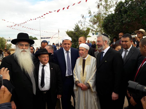 De gauche à droite, le Grand Rabin de Jérusalem, Hassen Chalghoumi Imam de Drancy, le Grand Mufti de la République tunisienne  et Moshe Sebbag Grand Rabin de la Grande Synagogue de Paris. Photo MS.