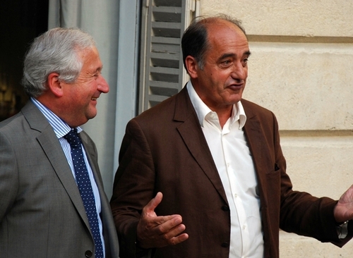 On l’aura compris, l’ambiance était plutôt joyeuse ce 8 juillet au soir, même si les deux Présidents constatent que le début de l’année 2010 n’a pas été folichon avec deux défaillances en 4 mois (Marsans et Royal Tours), On l’aura compris, l’ambiance était plutôt joyeuse ce 8 juillet au soir, même si les deux Présidents constatent que le début de l’année 2010 n’a pas été folichon avec deux défaillances en 4 mois (Marsans et Royal Tours),
