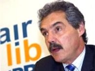 Jean-Charles Corbet reprochait au juge d'instruction Renaud van Ruymbeke de ne pas avoir instruit sa plainte et demandait à la chambre de l'instruction de la cour d'appel de Paris d'ordonner des investigations complémentaires. Jean-Charles Corbet reprochait au juge d'instruction Renaud van Ruymbeke de ne pas avoir instruit sa plainte et demandait à la chambre de l'instruction de la cour d'appel de Paris d'ordonner des investigations complémentaires.