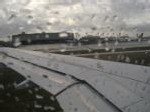 La Direction générale de l'aviation civile (DGAC) soulignait ainsi que 189 vols à Orly, et 223 à Roissy avaient été annulés. La Direction générale de l'aviation civile (DGAC) soulignait ainsi que 189 vols à Orly, et 223 à Roissy avaient été annulés.