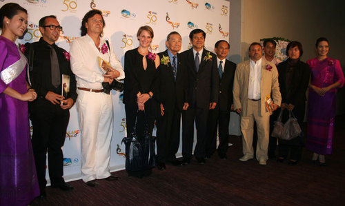 La délégation française en compagnie de M.Suraphon Svetasreni, le Governor de TAT et des principaux responsables du tourisme Thaï - JB/TourMaG.com