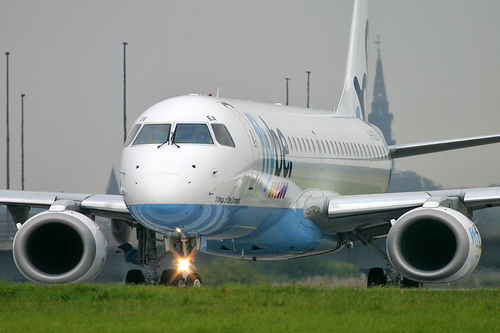 La compagnie régionale britannique a créé la surprise aujourd’hui au salon aéronautique de Farnborough en annonçant la commande de 140 Embraer Regional Jets pour une valeur totale dépassant les... 5 milliards de dollars !
