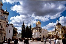 Alors que depuis des années la Russie accueille de moins en moins de touristes des ex-républiques soviétiques et des pays voisins comme la Finlande ou la Chine, cette année pour la première fois le nombre de touristes venus des pays occidentaux est e Alors que depuis des années la Russie accueille de moins en moins de touristes des ex-républiques soviétiques et des pays voisins comme la Finlande ou la Chine, cette année pour la première fois le nombre de touristes venus des pays occidentaux est e