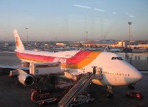Fin juin, le directeur général d'Iberia, Angel Mullor, avait déclaré que la compagnie devait réduire ses coûts de 10 à 15% pour ses liaisons à courte et moyenne distance afin de concurrencer les low cost.